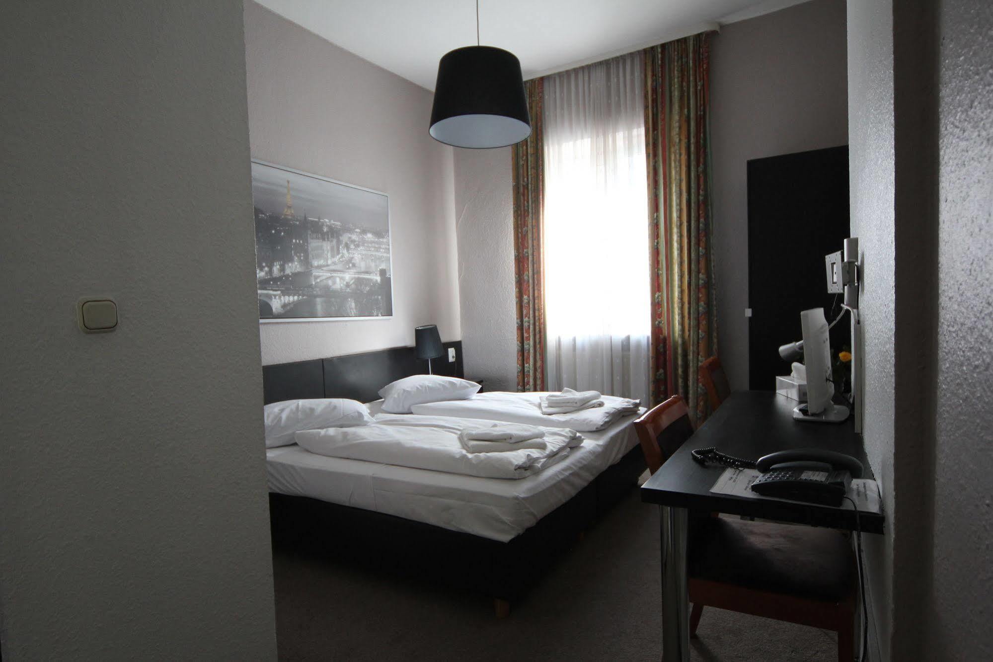 Carlton Hotel Frankfurt am Main Bagian luar foto