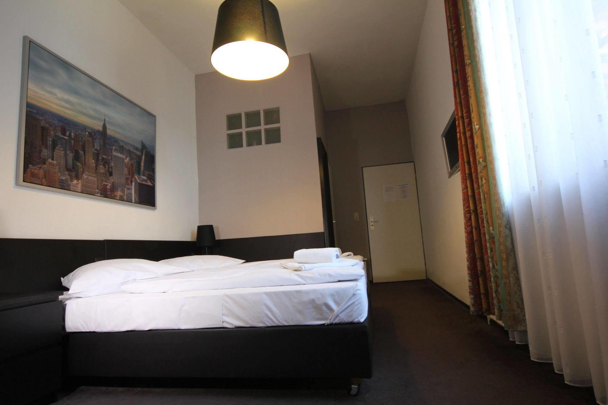 Carlton Hotel Frankfurt am Main Bagian luar foto