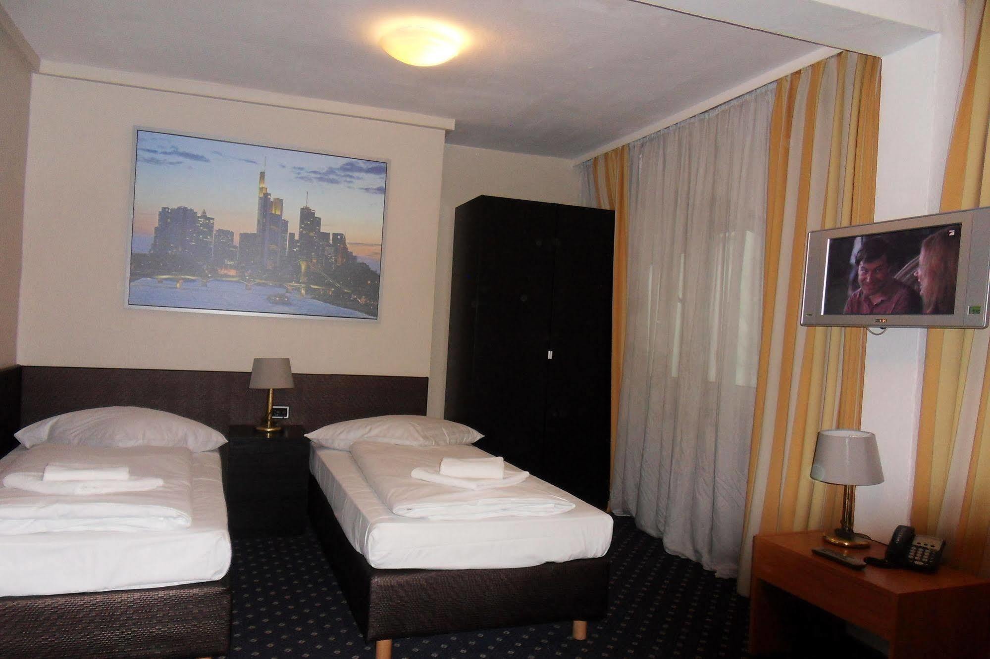 Carlton Hotel Frankfurt am Main Bagian luar foto