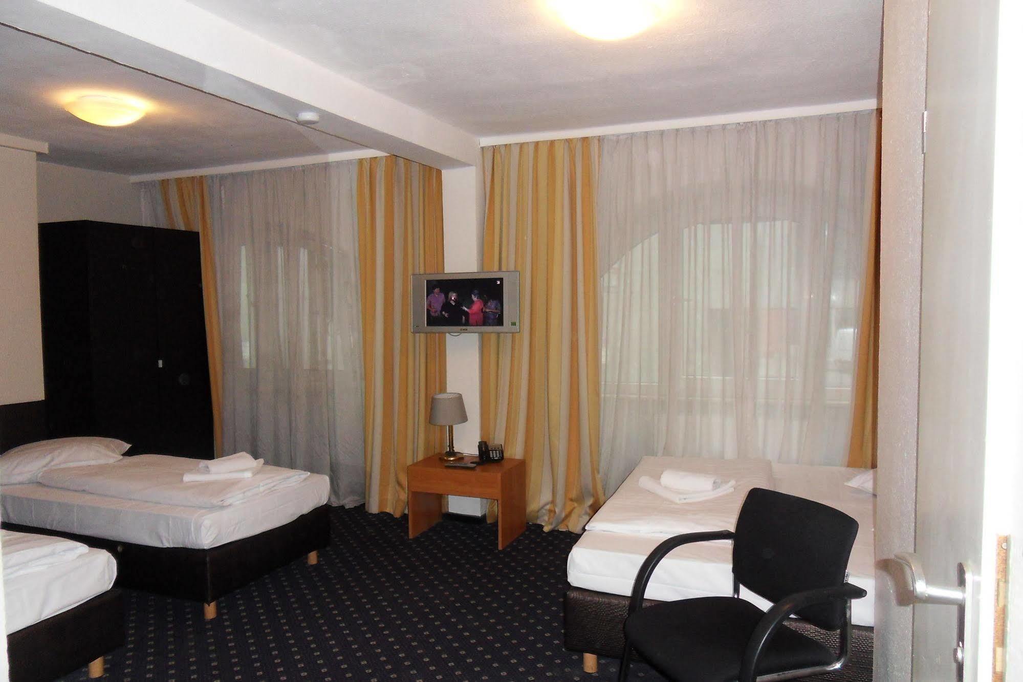 Carlton Hotel Frankfurt am Main Bagian luar foto