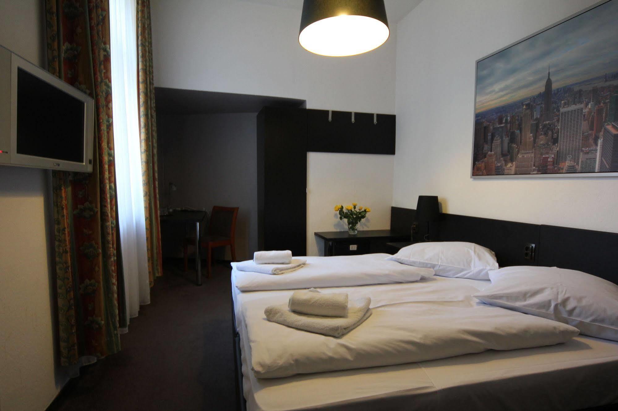 Carlton Hotel Frankfurt am Main Bagian luar foto