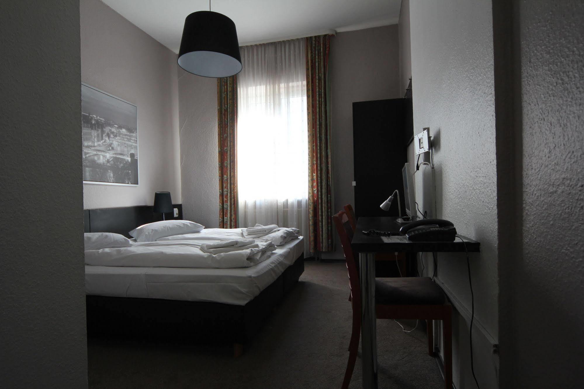 Carlton Hotel Frankfurt am Main Bagian luar foto